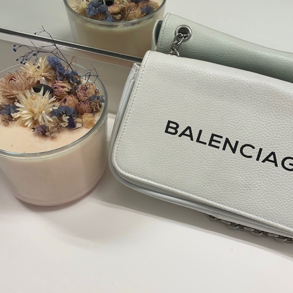 Balenciaga crossbody🤍